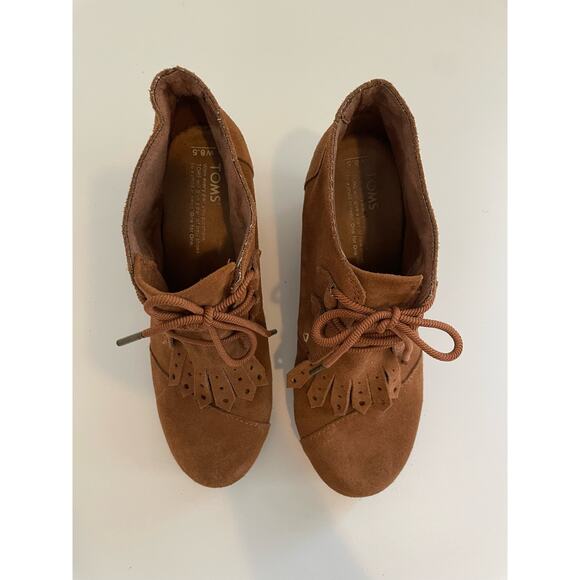 Toms Size 8.5 Brown Bootie Heels Tassel Lace Up Suede - Picture 3 of 11